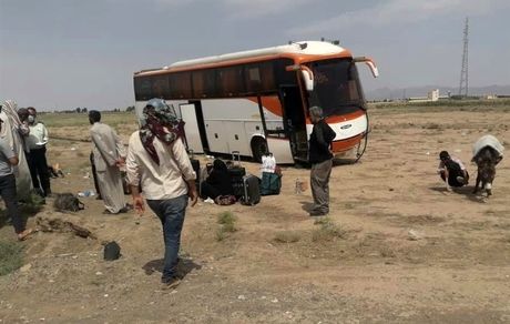 ۱۱ مصدوم در انحراف جاده اتوبوس زائران عراقی در سبزوار