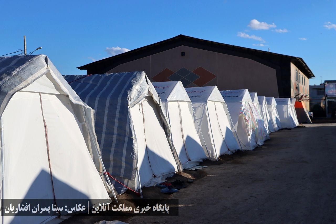 ادامه روزهای اسکان زلزله‌زدگان خوی در چادر