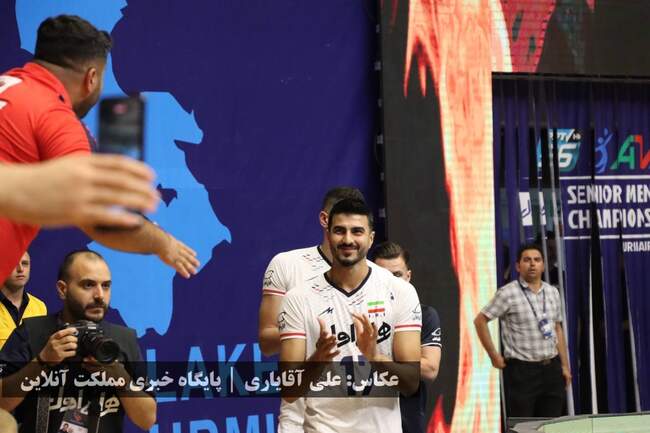 جام ۲۲: دیدار تیم‌های والیبال ایران و هنگ‌کنگ در سالن پر از تماشاگر �