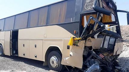 ۱۰ مصدوم در تصادف اتوبوس و کامیون در سبزوار