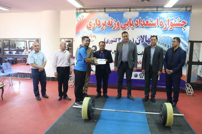 پایان جشنواره استعدادیابی وزنه برداری منطقه ۳ کشور + تصاویر