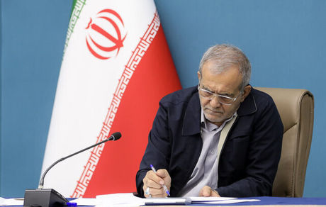 توییت رئیس جمهور: برای منافع ملی با شرق و غرب تعامل خواهیم کرد