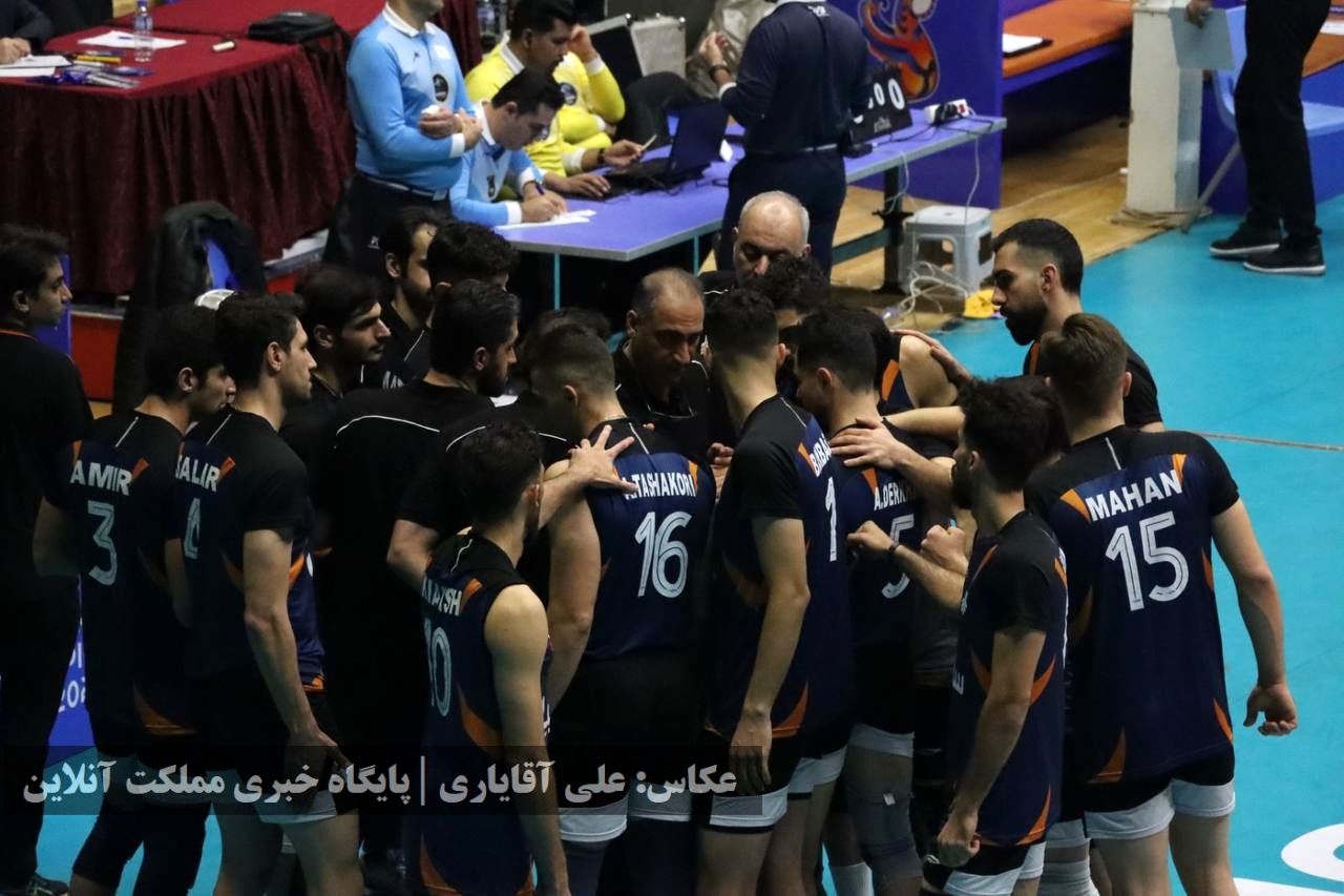 پایان نیم فصل نخست لیگ برتر والیبال با شکست صدرنشین | تصاویر