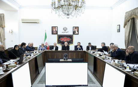 عارف: اجازه نمی‌دهیم دشمنان از جبهه اقتصادی به کشور آسیب برسانند