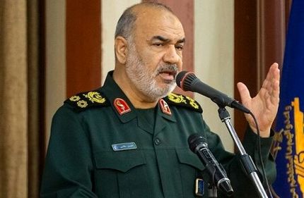 سرلشکر سلامی: جدایی دین از سیاست نبرد جدیدی بود که در شعله‌ فروزان انقلاب باطل شد
