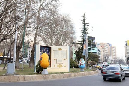 آغاز نصب المان‌های نوروزی در تهران در استقبال از بهار ۱۴۰۴ 