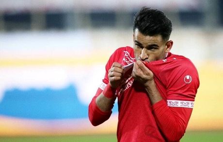 مهاجم پرسپولیس به سپاهان پیوست