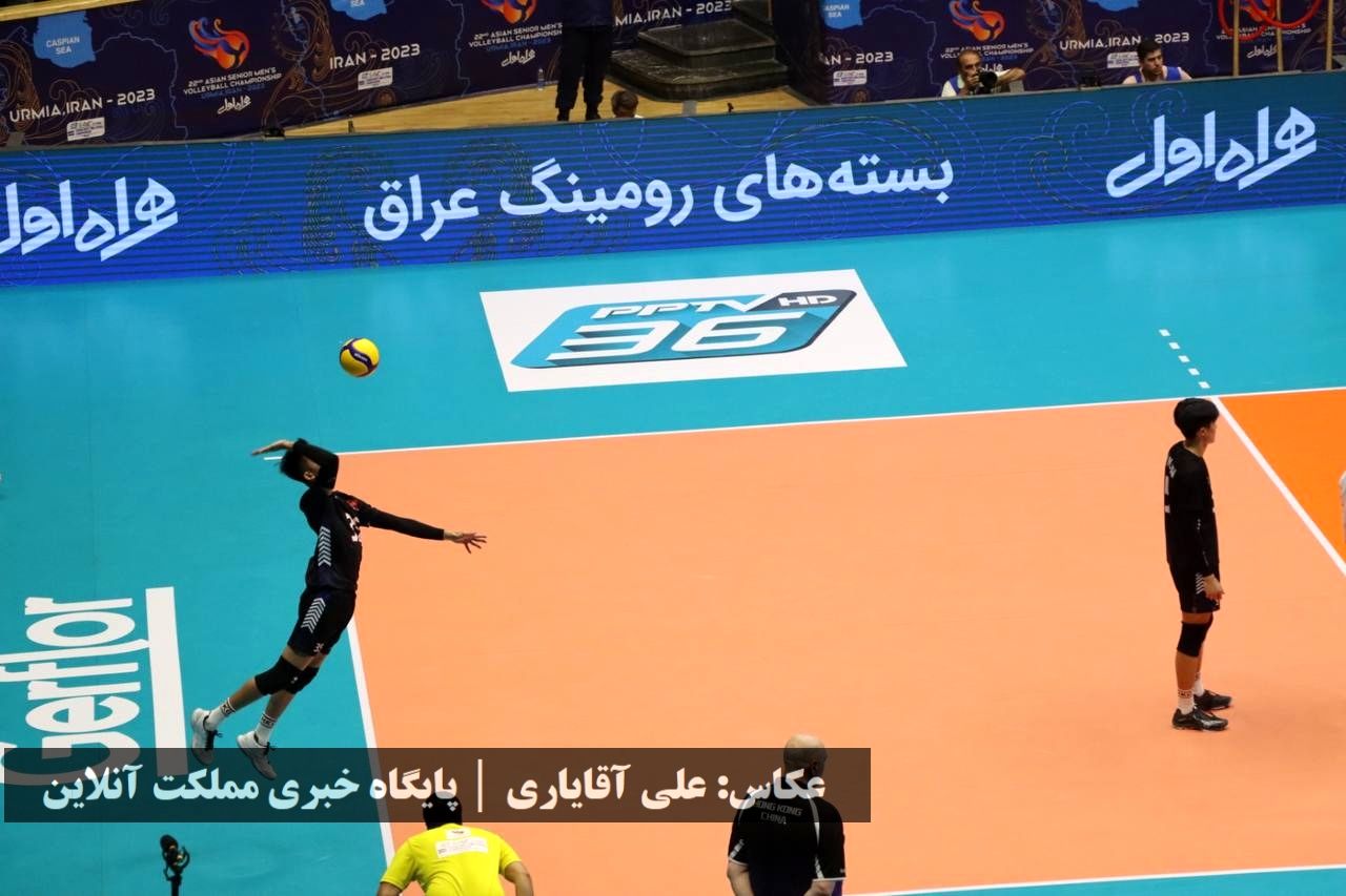 جام ۲۲: دیدار تیم‌های والیبال ایران و هنگ‌کنگ در سالن پر از تماشاگر غدیر ارومیه