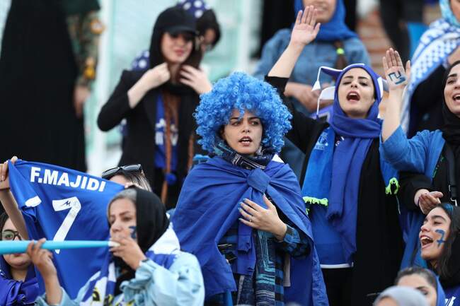 بازی استقلال تهران و مس کرمان با حضور بانوان از نگاه لنز دوربین